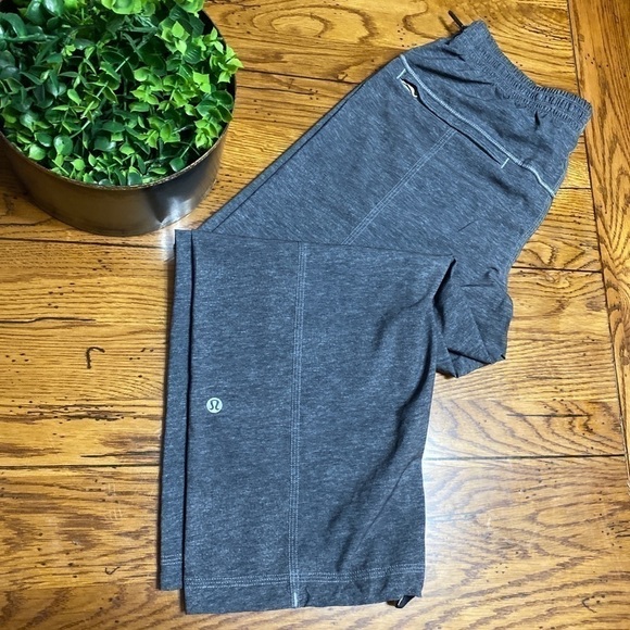 𝅺lululemon Step Lively Heathered Grey Crop Pants Women’s Size 4 - Picture 12 of 12